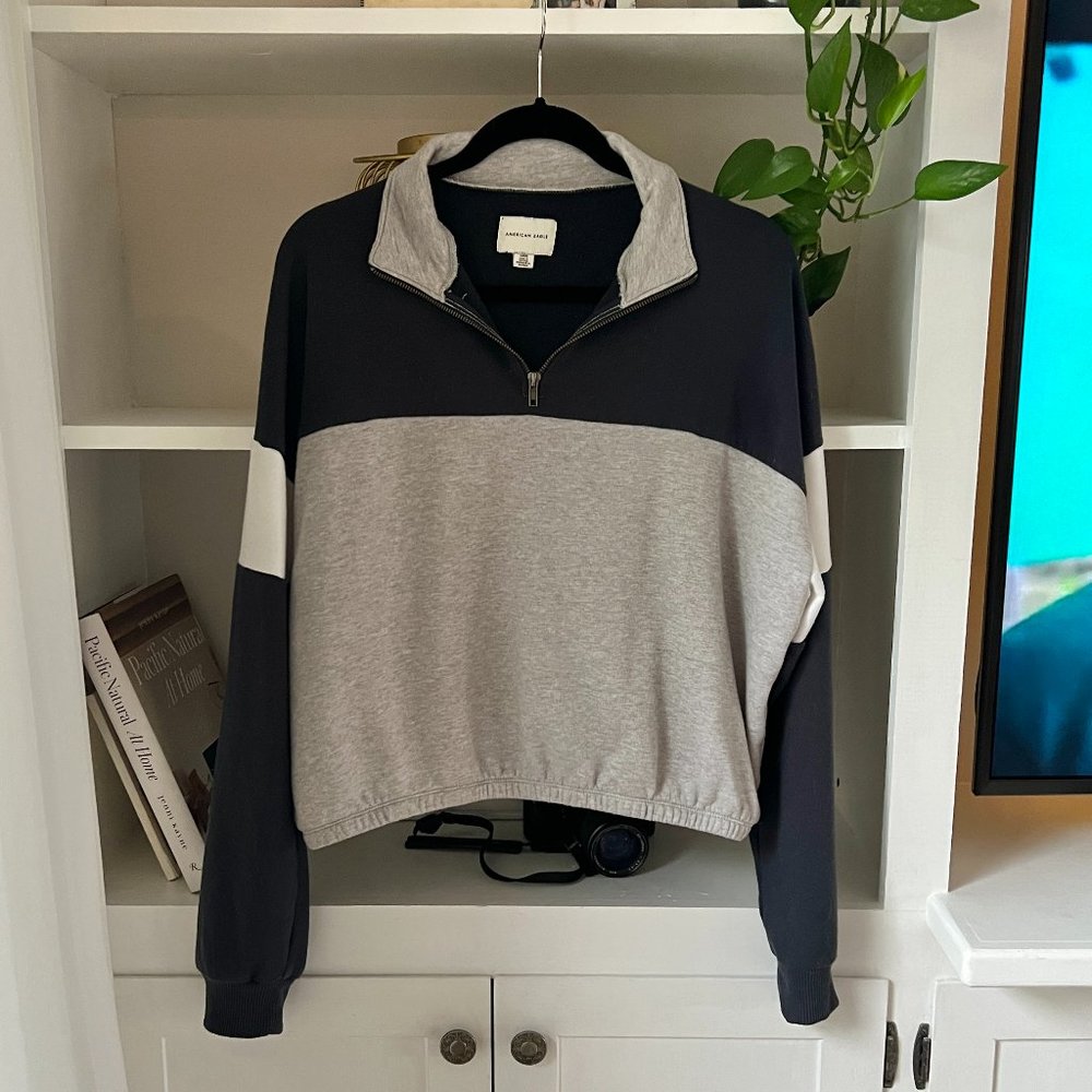 American Eagle color blocking pull over